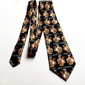 Vintage Paws Addiction Garfield Still Eating Spoof Of Energizer Bunny Silk Tie